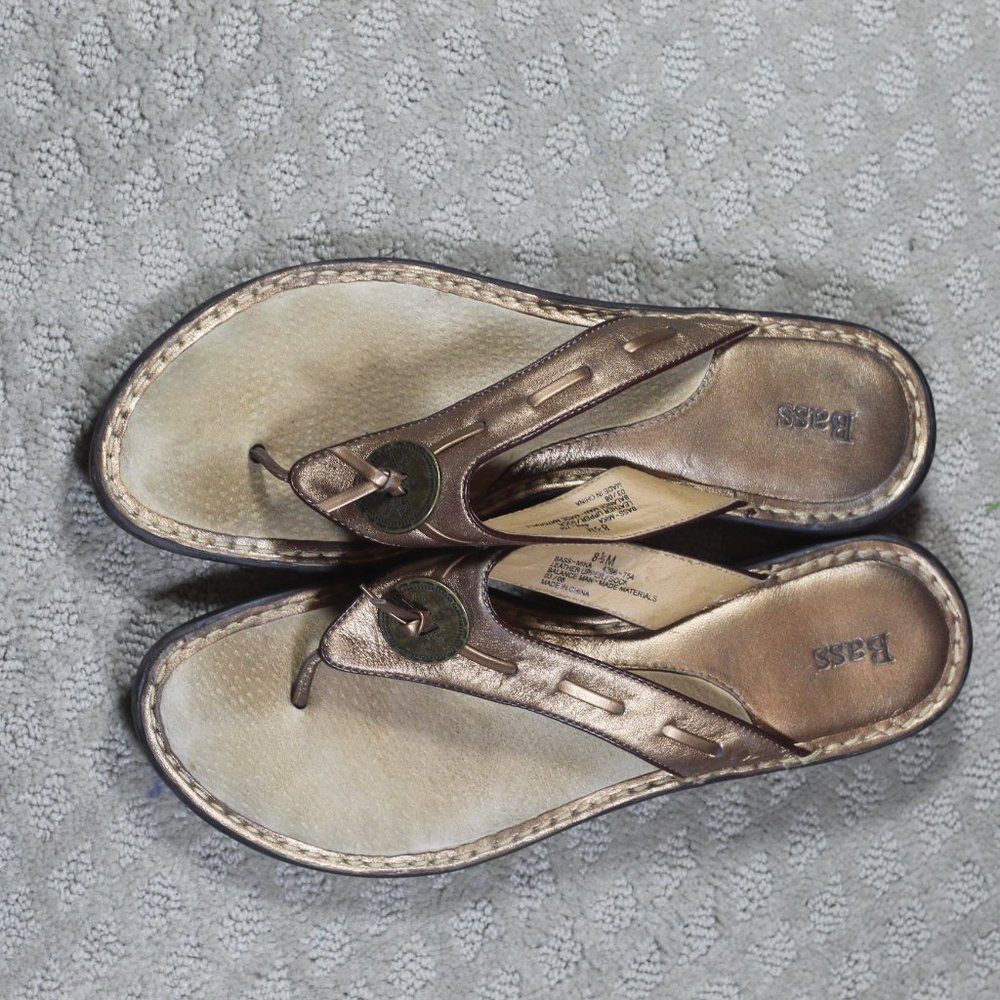 Bass Size 8.5M Bronze Thong Leather Sandals